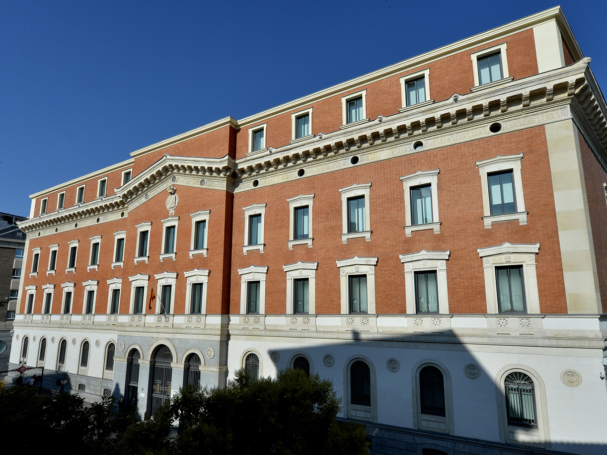 Fachada principal del Tribunal de Cuentas