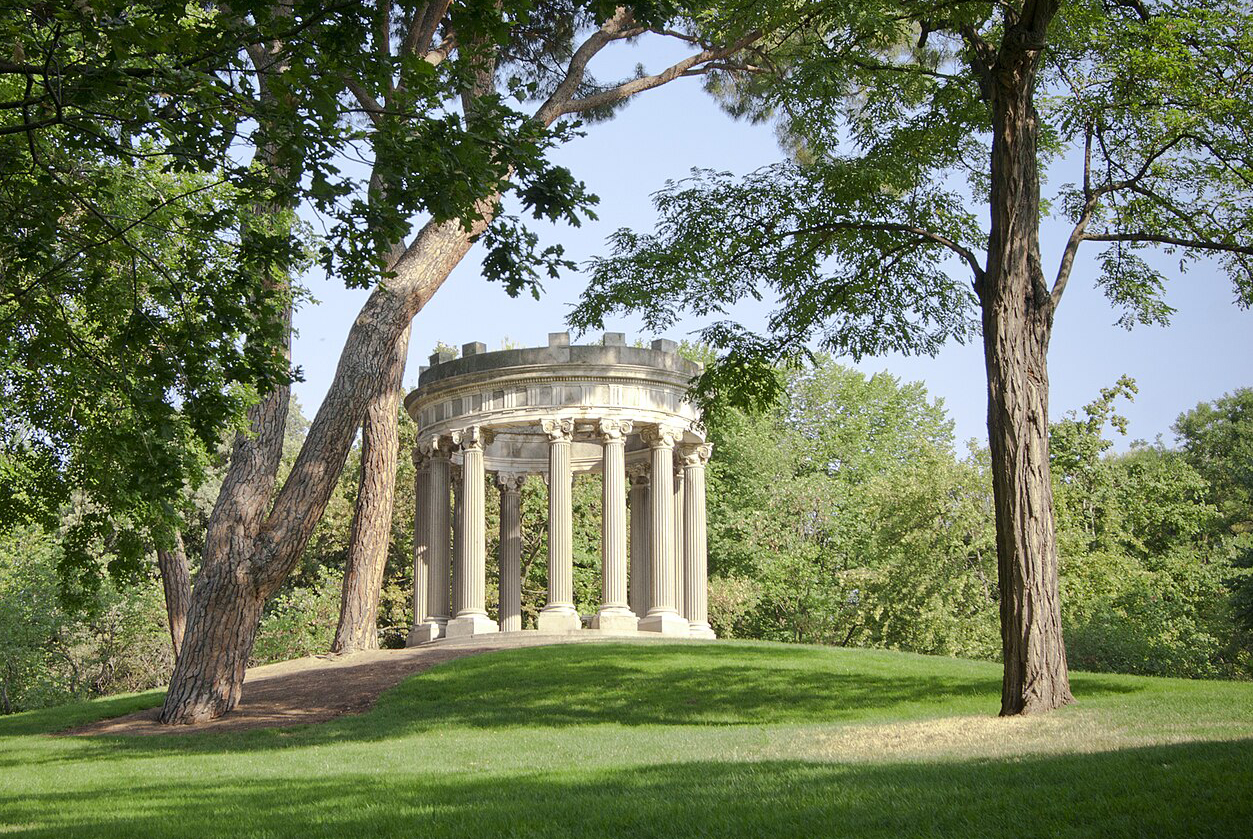 Jardín histórico El Capricho de la Alameda Osuna
