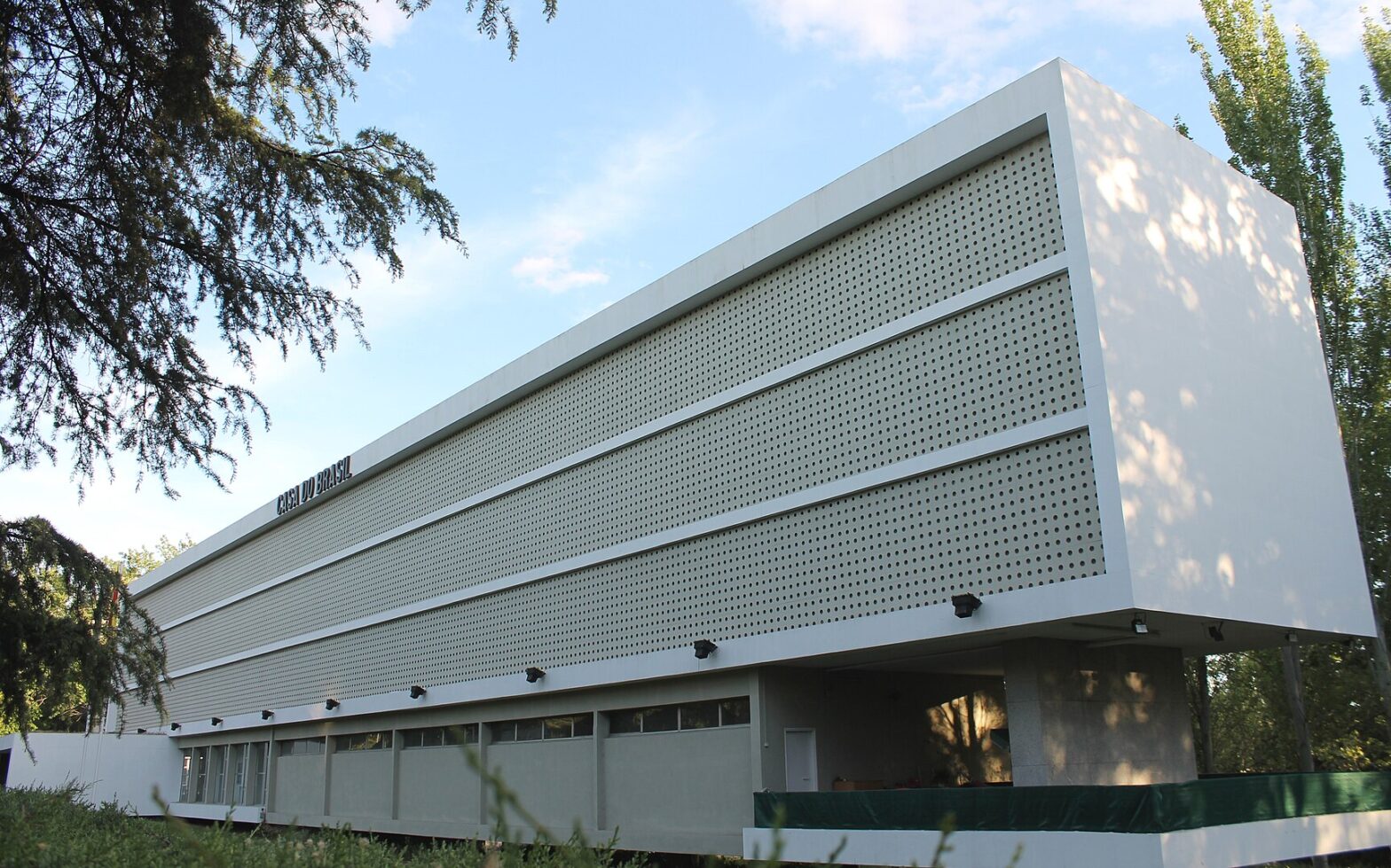 Fachada principal Colegio Mayor Casa do Brasil